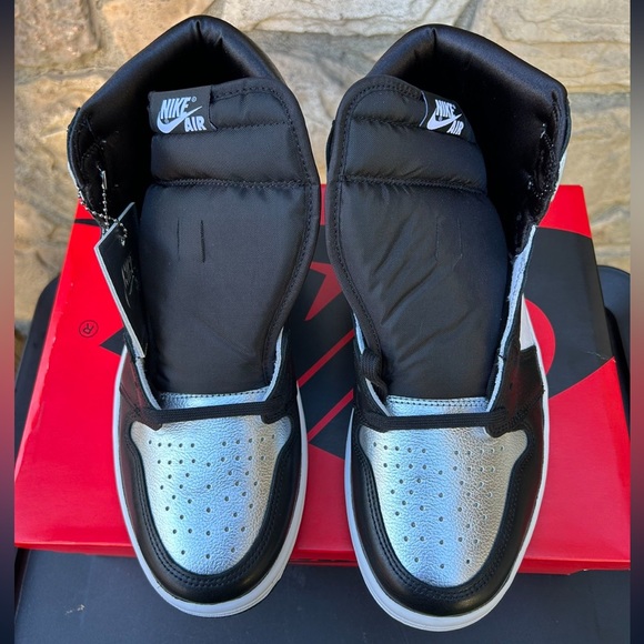 Air Jordan 1 High “Silver Toe” Size 11 Women / 9.5 Men - Picture 2 of 10